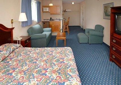Econo Lodge Inn & Suites Shelburne Room photo