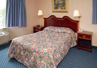 Econo Lodge Inn & Suites Shelburne Exterior photo