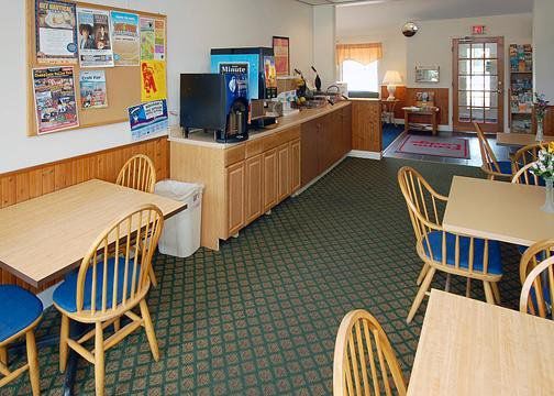Econo Lodge Inn & Suites Shelburne Restaurant photo